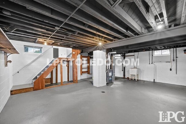 Building Photo - 2849 W Laskey Rd