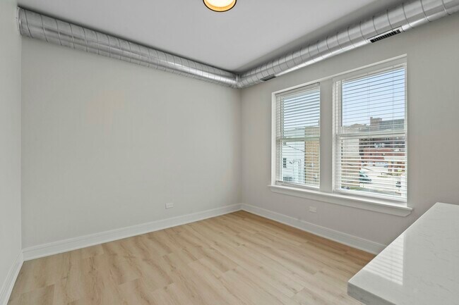 Building Photo - 432 S Maple Ave