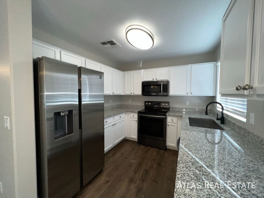 Building Photo - 841 E Lamonte St