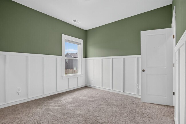 Building Photo - 4787 Wellesley Dr