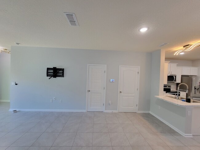 Building Photo - 7635 Legacy Trl