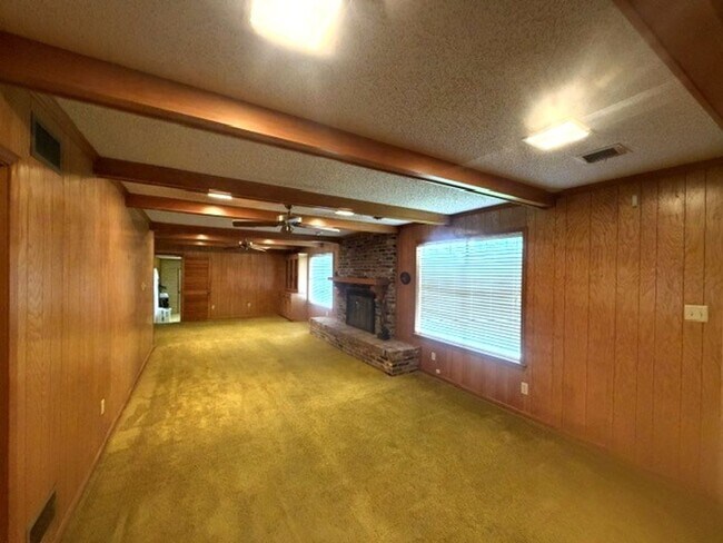 Building Photo - 10590 LA-77
