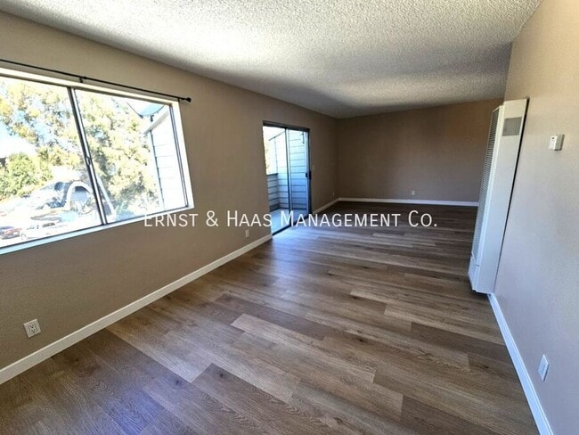 Building Photo - 6673 N Hammond Ave