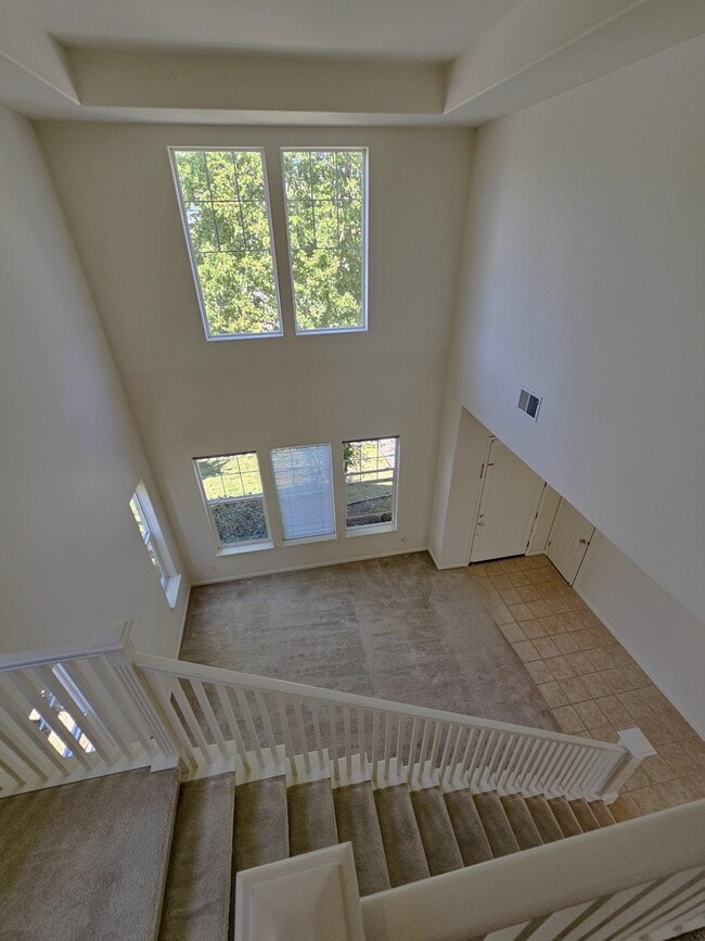 Building Photo - 397 Raven Way