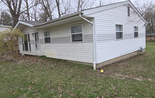 Building Photo - 316 E Lynda Dr