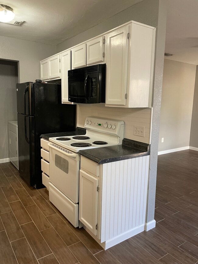 Building Photo - 10247 Maverick Dr
