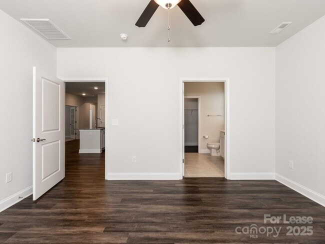 Building Photo - 4512 Grove Manor Dr