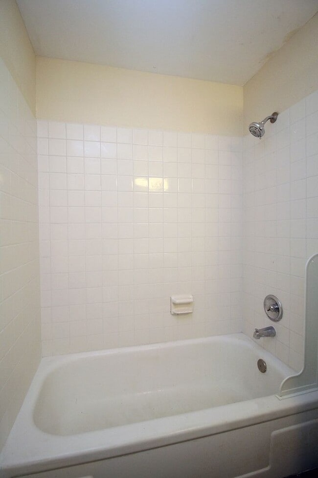 Building Photo - 11102-11130 SW 62nd Ave