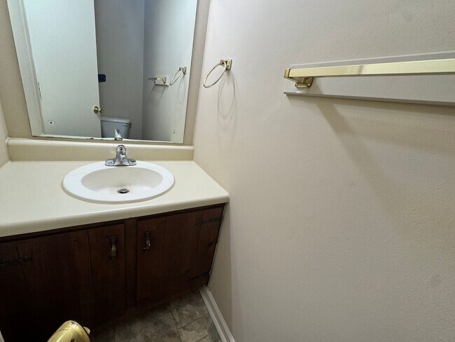 Building Photo - Great Location - Campbell County Townhome (176 Kitty Hawk Square)