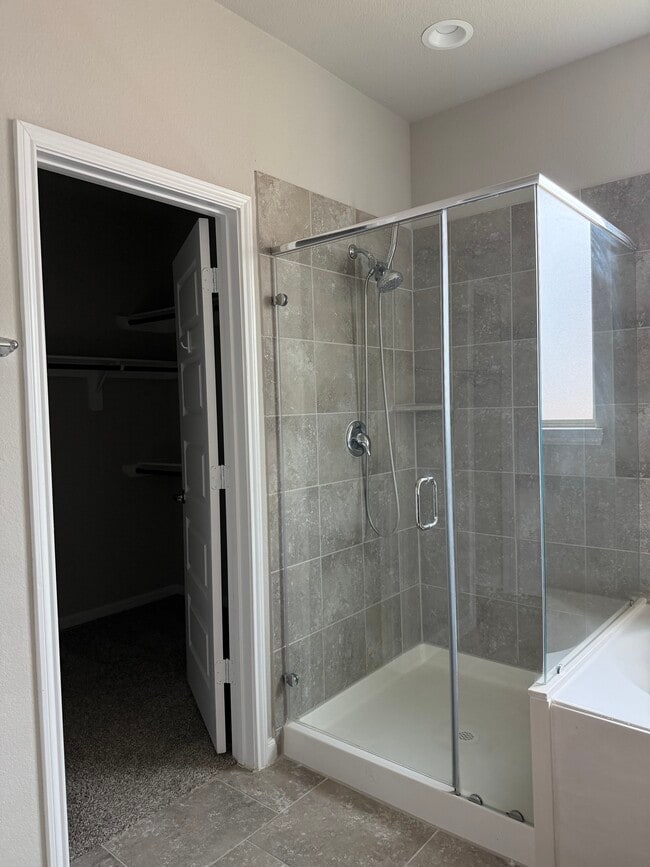 Building Photo - 8527 Golden Field Dr