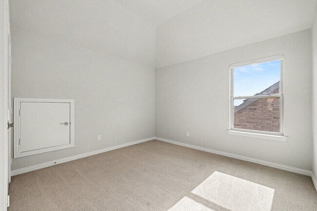 Building Photo - 2317 Willow Garden Dr