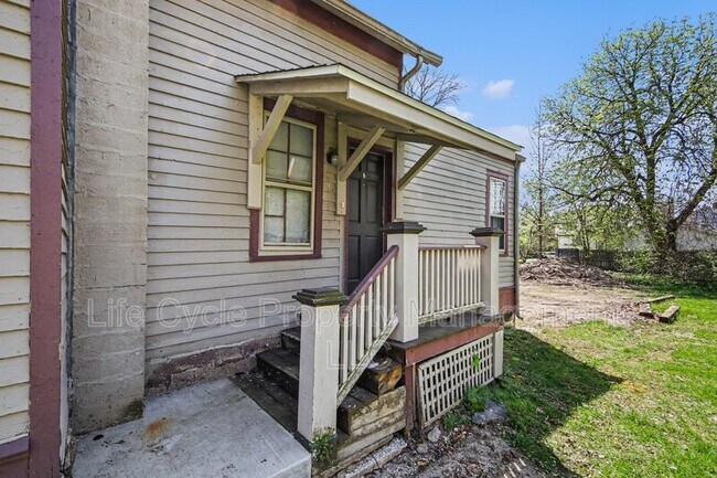 Building Photo - 329 Charles Ave SE