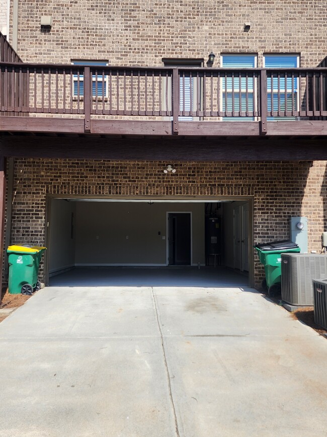 2-car garage with Deck - 812 Ivy Vine Way