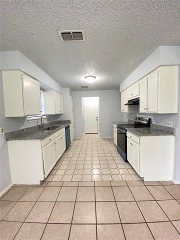 Building Photo - 5504 Pineridge Dr