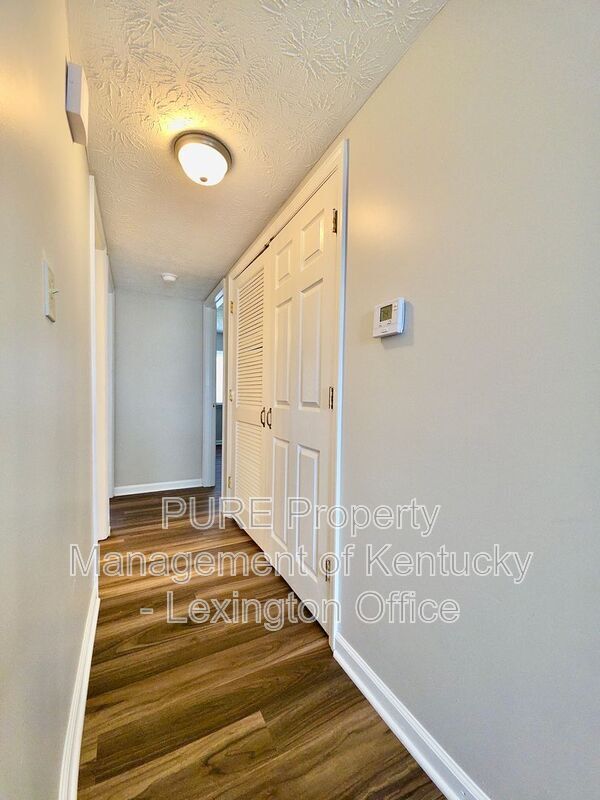 Building Photo - 3772 Camelot Dr