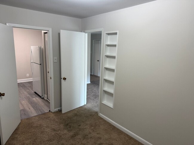 Building Photo - Spacious Ground Floor Condo in Silver Spring