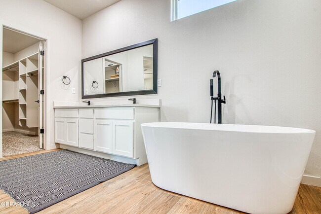Building Photo - 805 Mormon Tea Dr