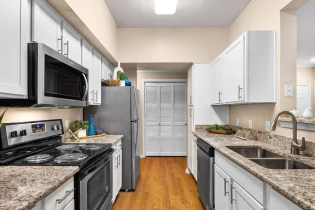 Building Photo - 1 bedroom in San Antonio TX 78230