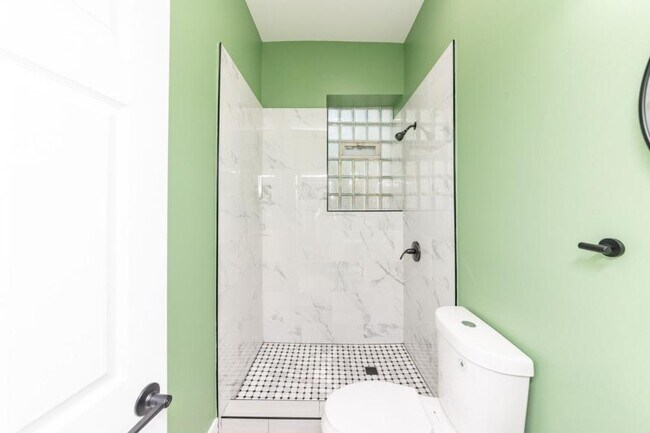 Building Photo - 2 bedroom in Chicago IL 60612