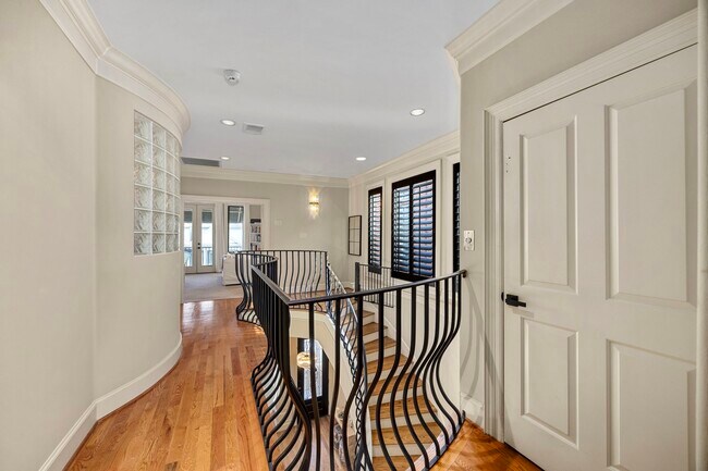 Building Photo - 1312 Crocker St