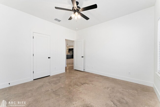 Building Photo - 4527 22nd Pl