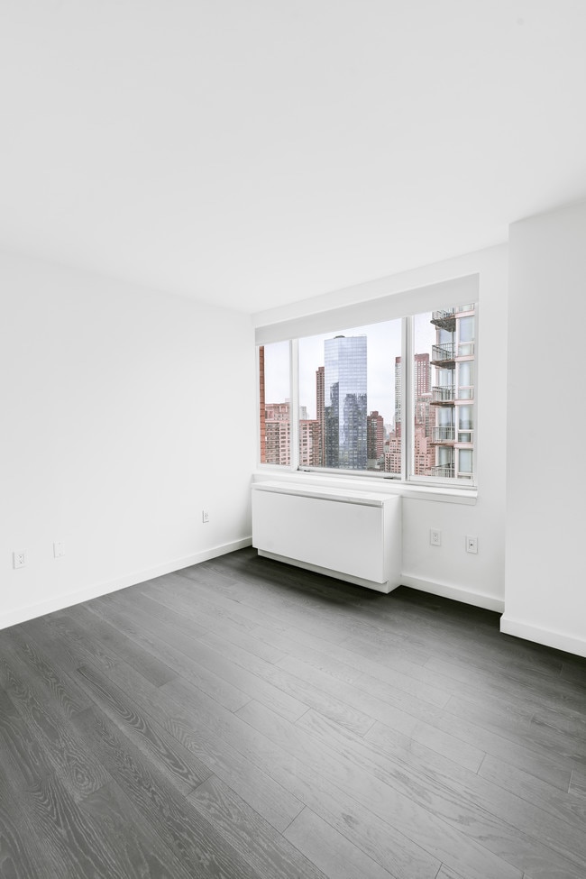 Interior Photo - 101 West End Avenue