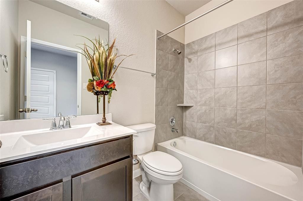 Building Photo - 8527 Golden Field Dr