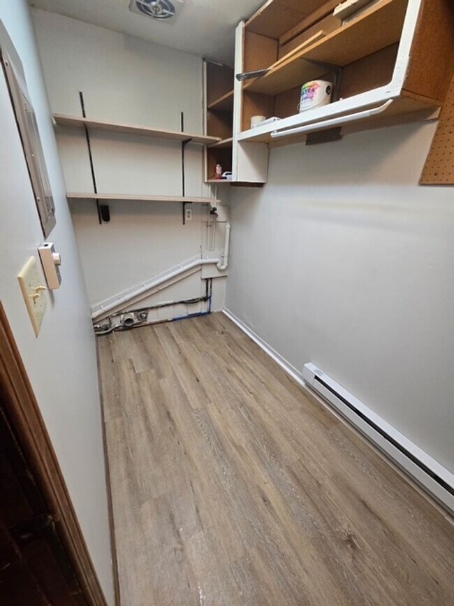 Building Photo - 1328 Bingham Dr