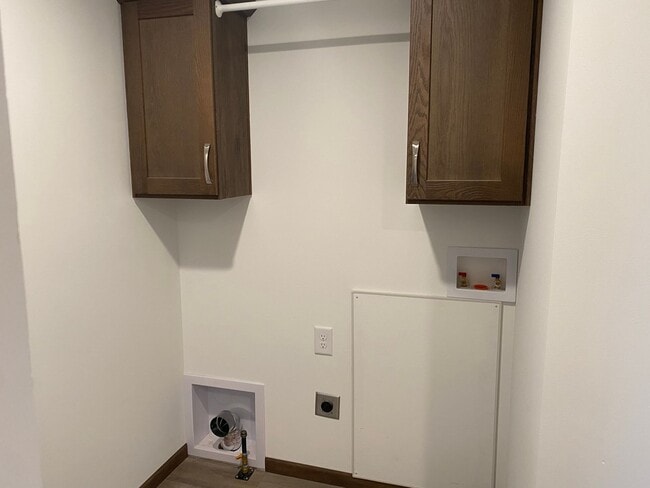 Building Photo - 3 Bedroom House in McLean!