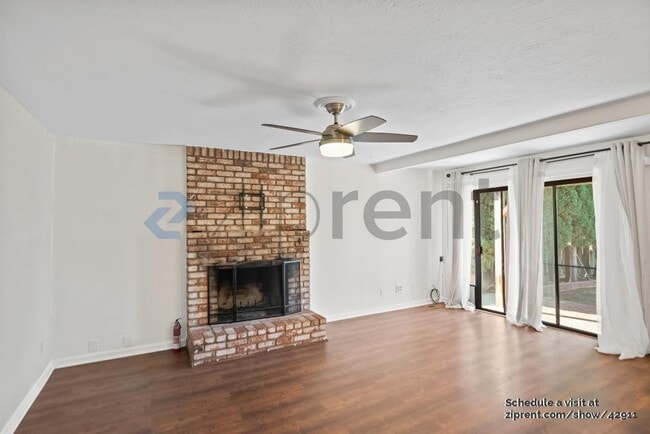 Building Photo - 1425 Valerie Ln