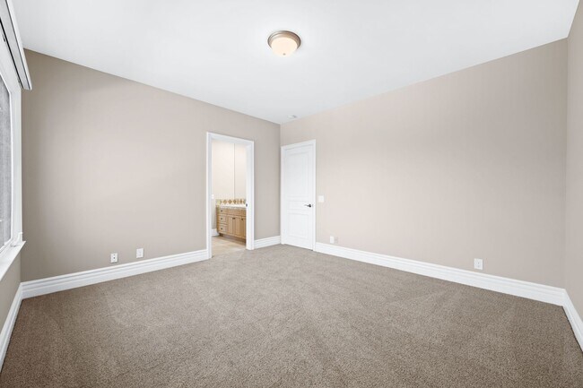 Building Photo - Elegant Dream Escape - Hills of Studio City