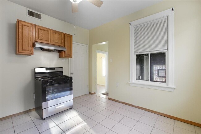 Building Photo - 3107 N Bernard St