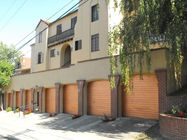 Building Photo - 627 S Bernard St