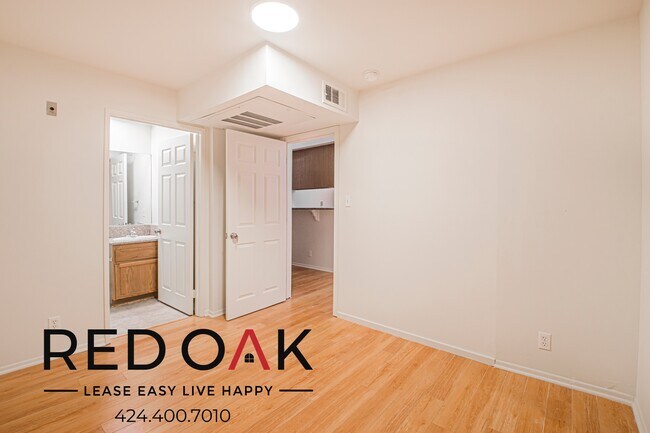 Building Photo - 4651 Cahuenga Blvd