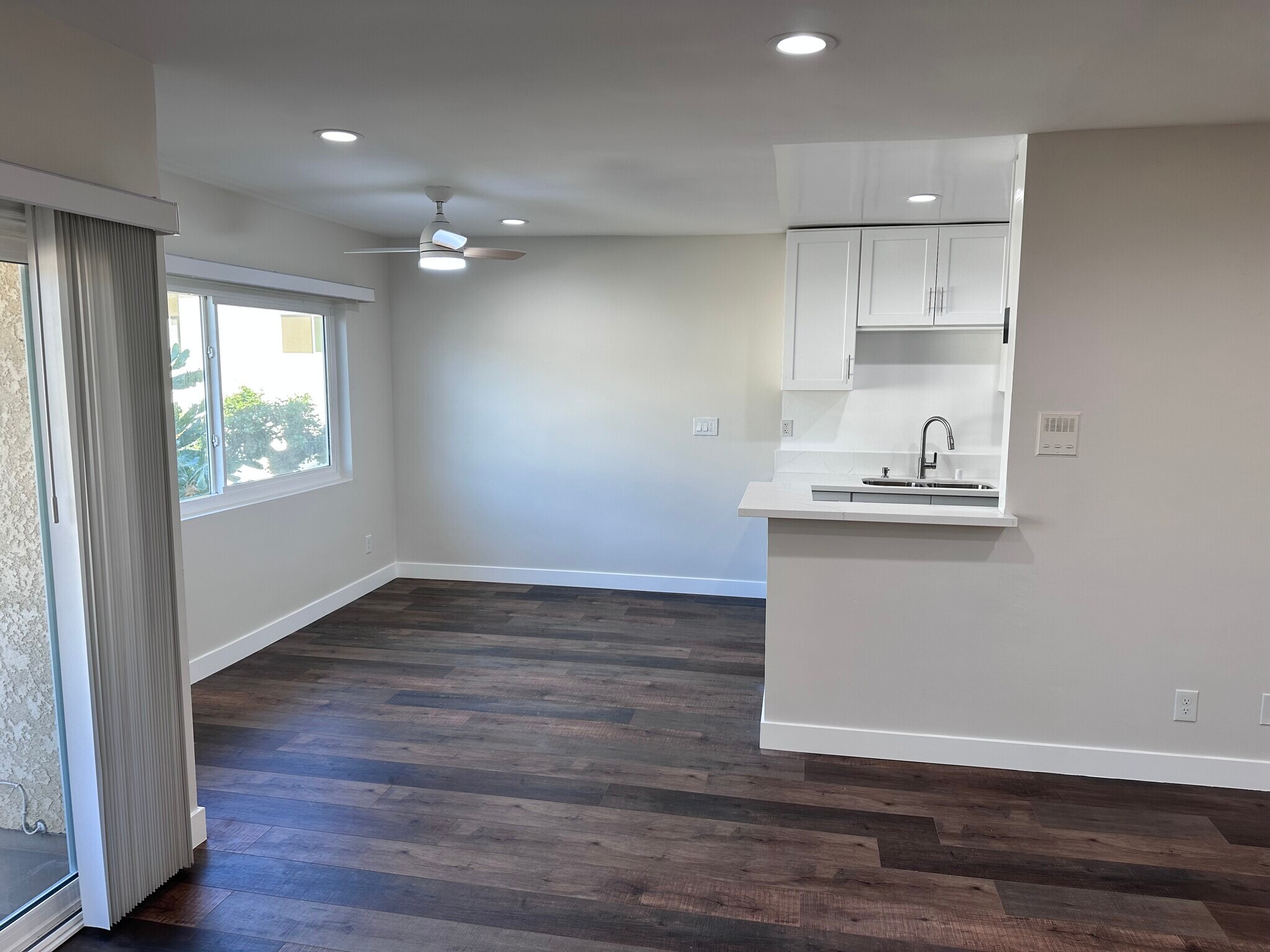 Building Photo - 5328 Newcastle Ave