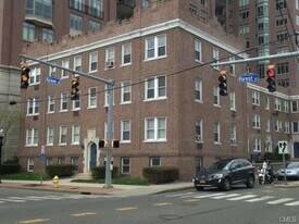 Building Photo - 82 Forest St
