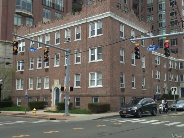 Building Photo - 82 Forest St
