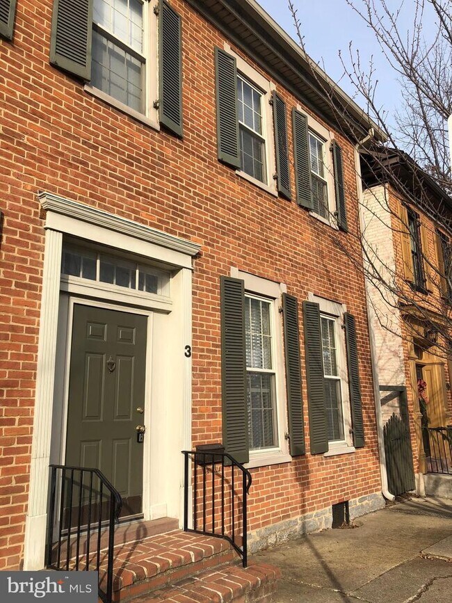 Building Photo - 3 E Main St