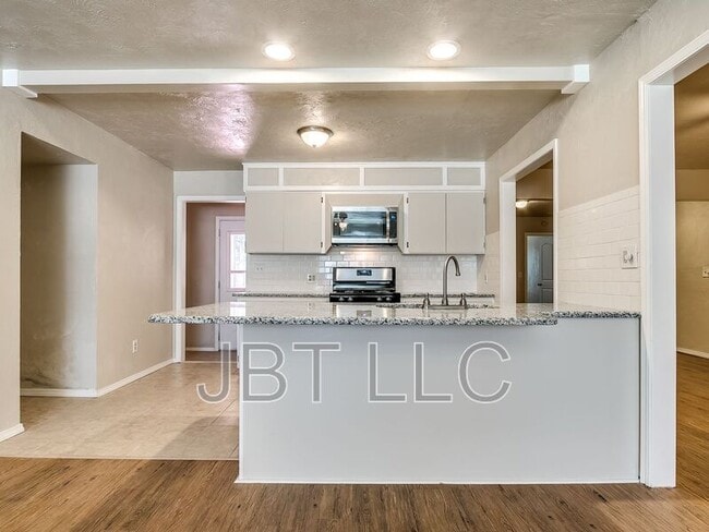 Building Photo - 2132 Andover Ct