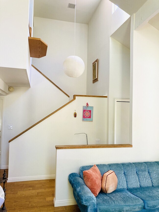 Building Photo - 1115 Creekside Way