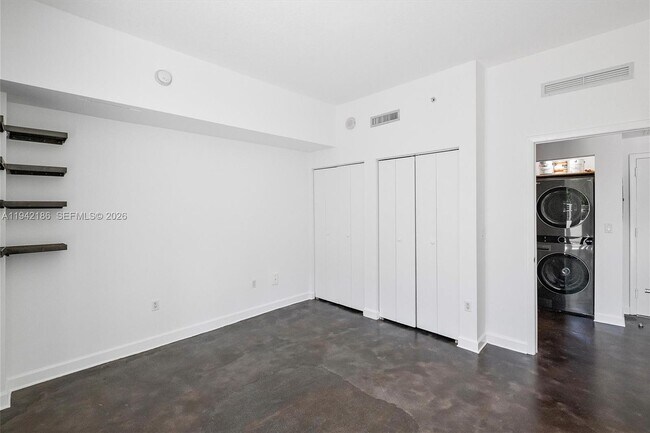 Building Photo - 350 NE 24th St