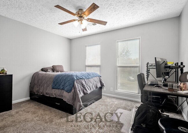 Building Photo - 748 Lake Terrace Dr