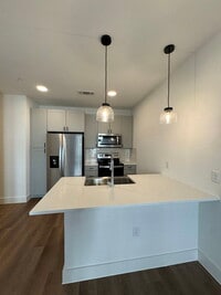 Building Photo - 305 Maple St