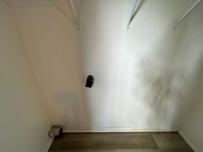 Building Photo - 3 BEDROOM 2 BATHROOM RANCH STYLE HOME IN PIKE!