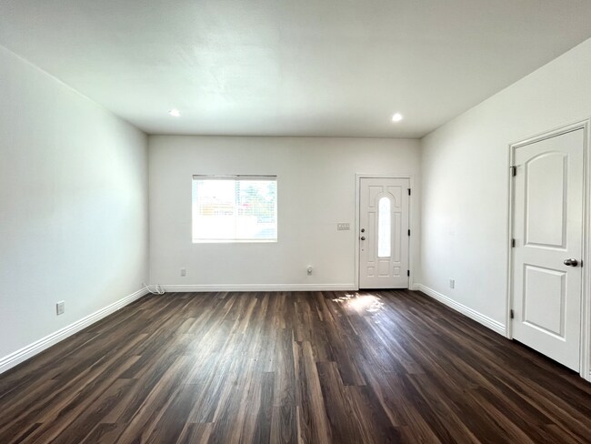 Building Photo - 1057 Circle City Dr