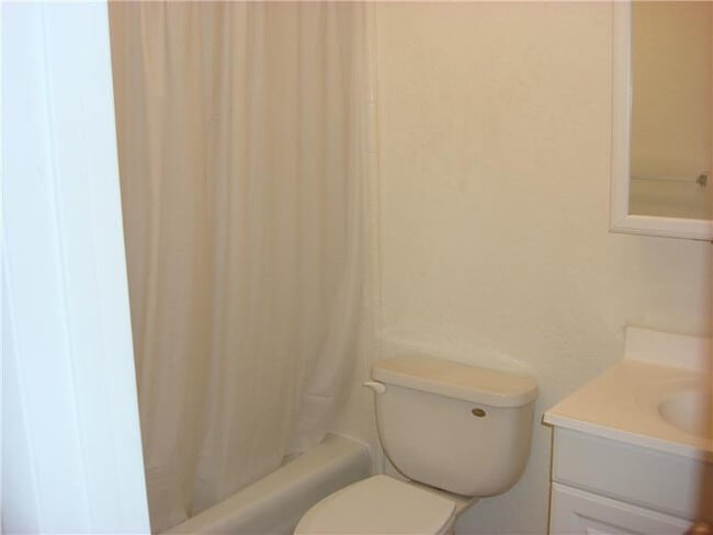 Building Photo - 770 SE 2nd Ave