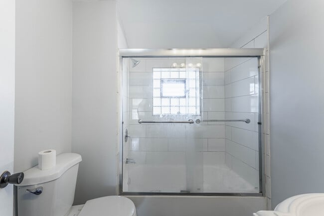 Building Photo - 2116 S 21st Ave