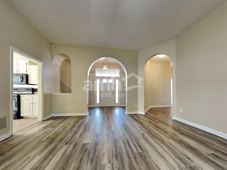 Building Photo - 4946 Rivercrest Ln