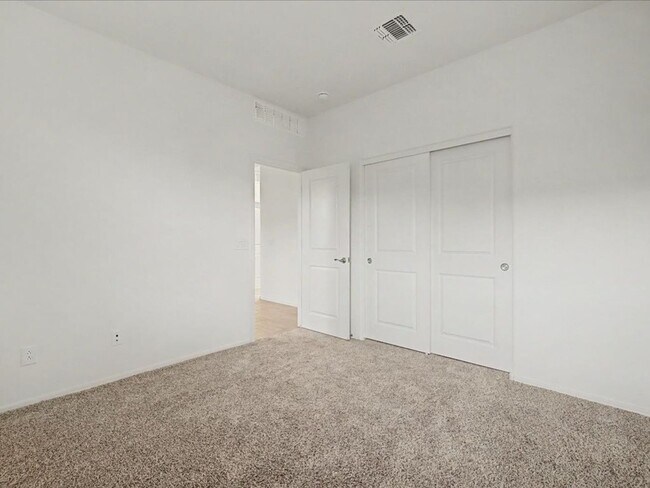 Building Photo - 4 Bedroom, 3 Bathroom