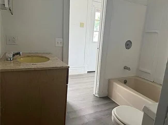 Building Photo - 240 2nd Ave